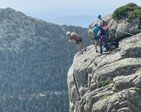 Las Rozas refuerza la formación de sus técnicos de Aire Libre en rescate y emergencias en montaña