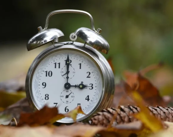 Cambio de hora y cerebro: cómo adaptarse mejor al horario de invierno